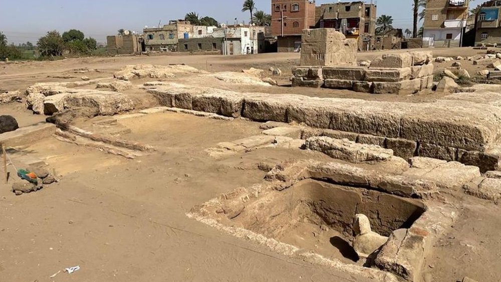 منطقة أعمال التنقيب حيث تم اكتشاف تمثال أبي الهول في الجانب الشرقي من معبد دندرة بمحافظة قنا ، مصر.