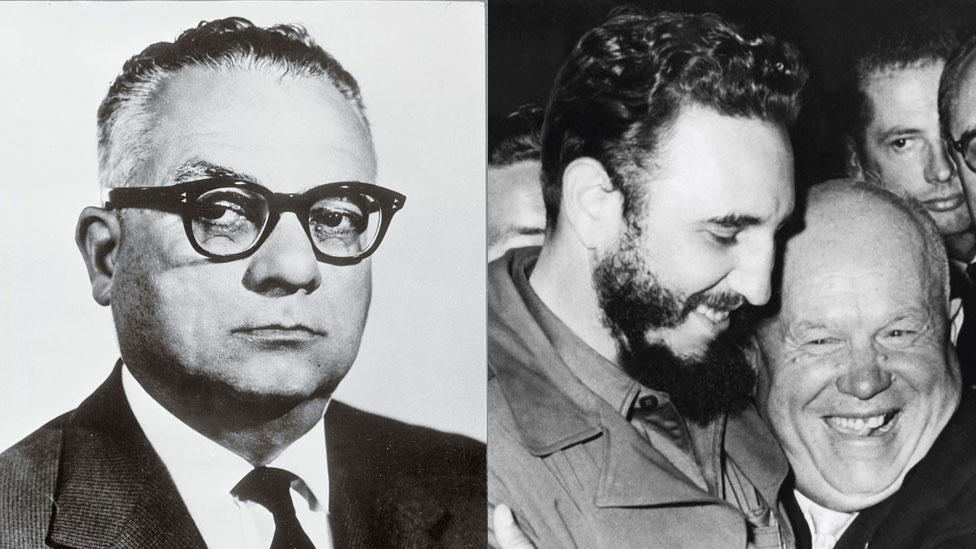 Rómulo Betancourt y del otro lado Fidel Castro y Nikita Khrushchev