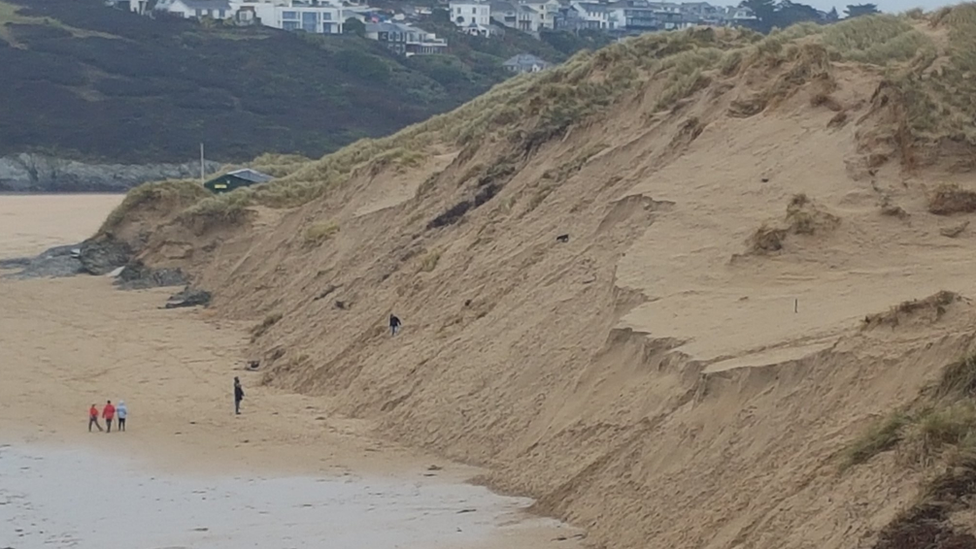 Climbing Cornish sand cliffs 'could kill instantly' BBC News