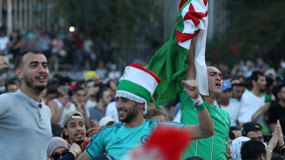 فرحة الجزائريين بتأهل فريقهم إلى نهائي كأس الأمم الإفريقية