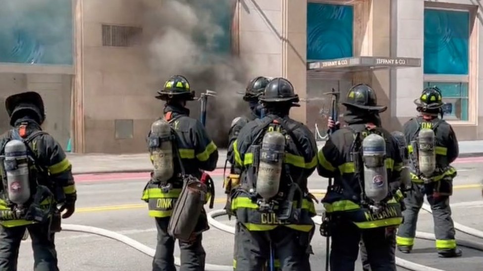 Fire breaks out at iconic Tiffany's jewellery store in NYC - BBC News