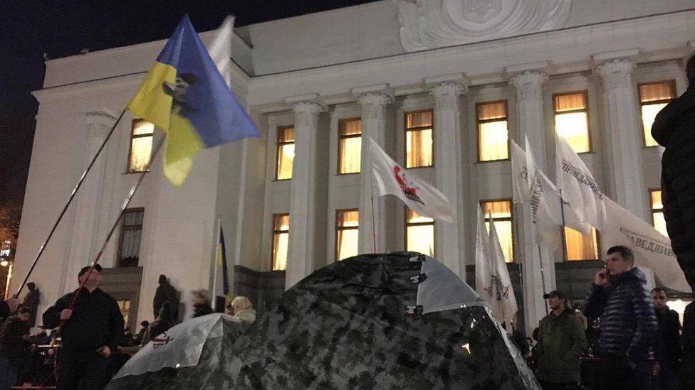 Парламент і намети