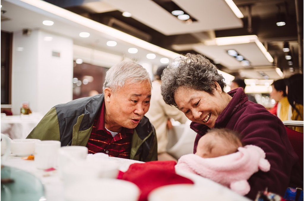 今年中國全國"兩會"上人口問題帶來的老齡化危機，也變為熱點話題