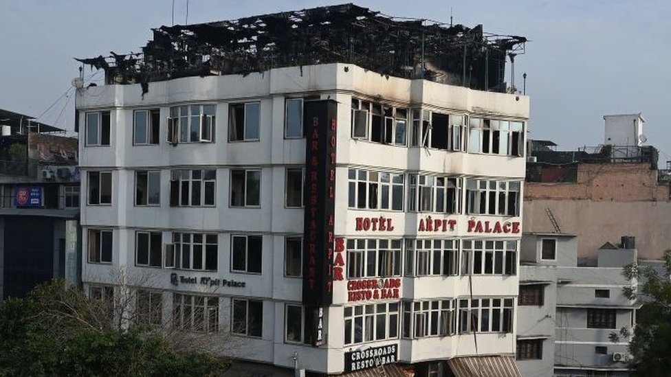 Karol Bagh: Seventeen die in Delhi hotel fire