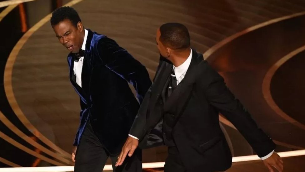 ويل سميث يصفع كريس روك