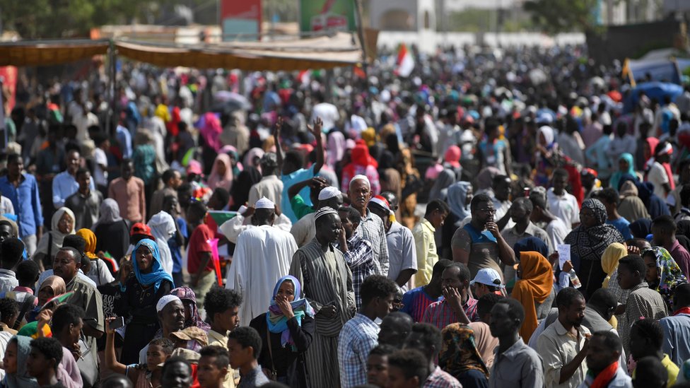 متظاهرون في السودان