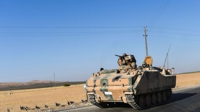 Tanks driving to Syria from Turkey