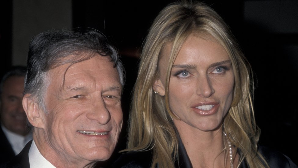 Hefner se casó con Kimberley Conrad en 1989. Él tenía 63 años y ella 25. Hefner y Kimberley