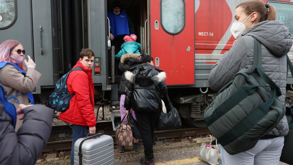 Ciudadanos trasladándose a otras regiones desde Dombás.