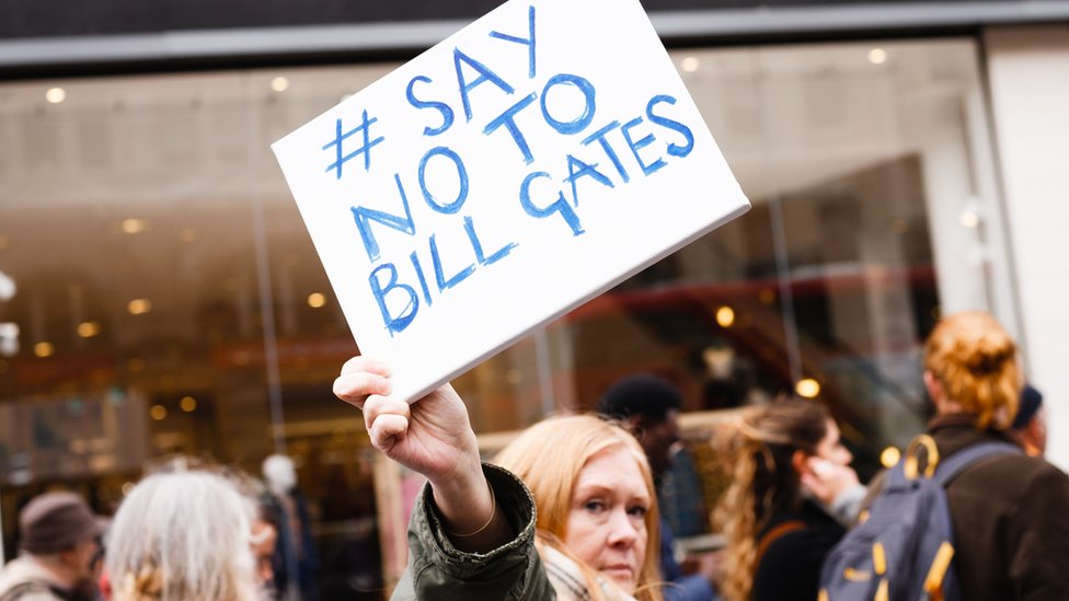 Londra'da kapanma karşıtı protestocular