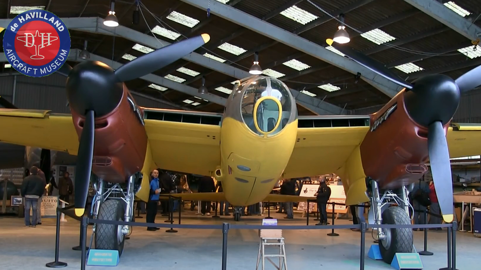 DH98 Mosquito W4050