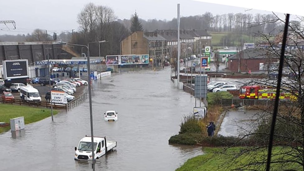 Vehicles left stranded by heavy flooding in Renfrewshire BBC News