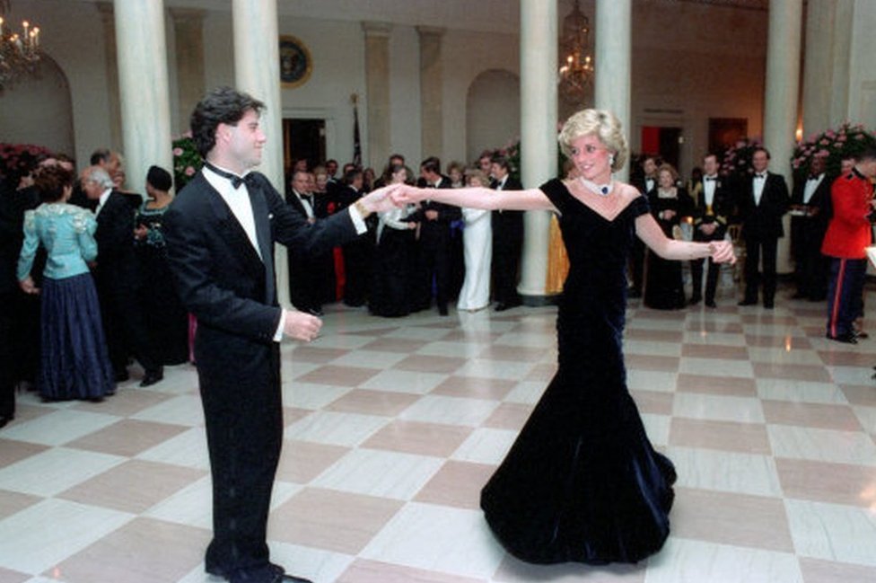 La princesa Diana baila con John Travolta en la Casa Blanca