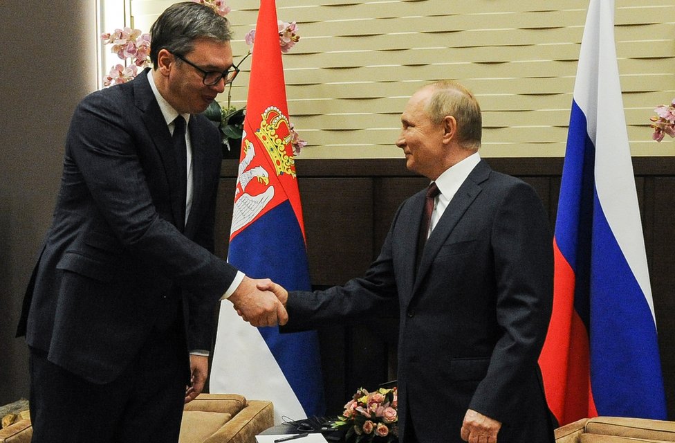 Vladimir Putin (desno) i Aleksandar Vučić (levo)
