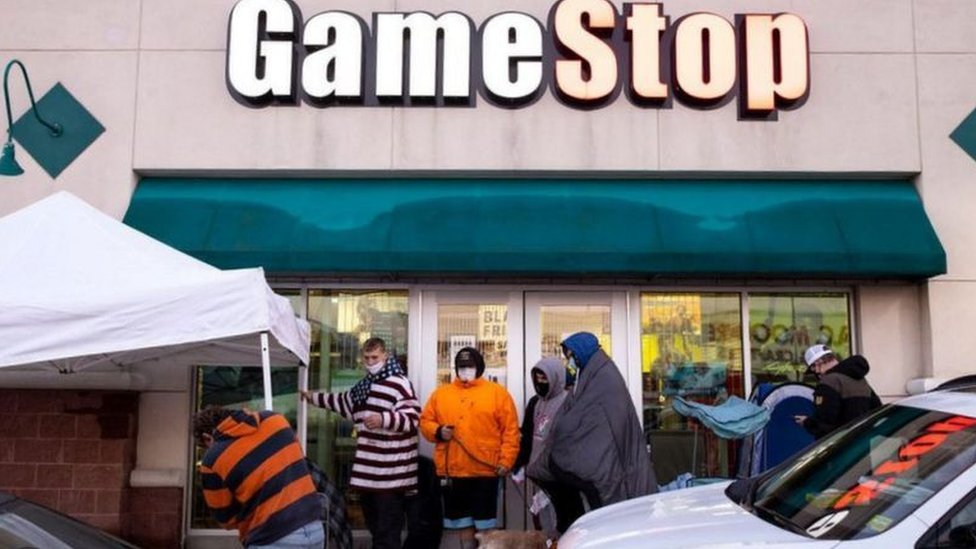 GameStop bilgisayar oyun mağazaları zinciri zarar ediyordu