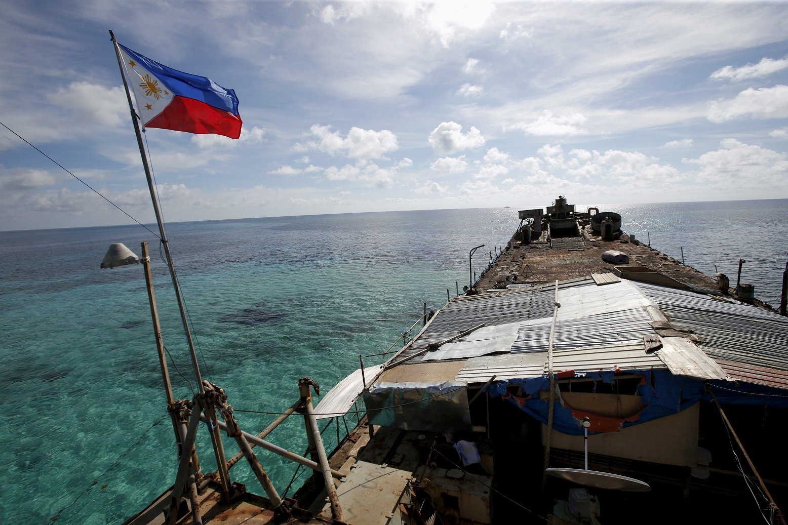 1999年，菲律賓被指故意將一艘破舊的登陸艦「馬德雷山號」在第二托馬斯礁擱淺。