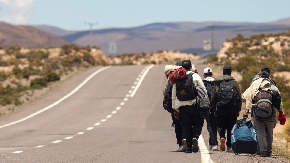 Migrantes entrando a Chile
