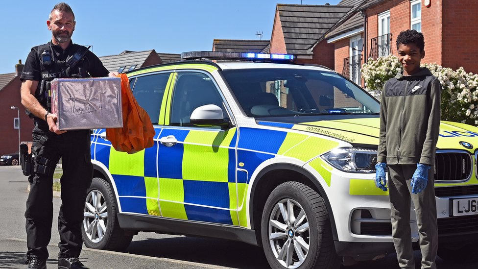 Полиция Нортгемптоншира и Кэмерон Дуглас