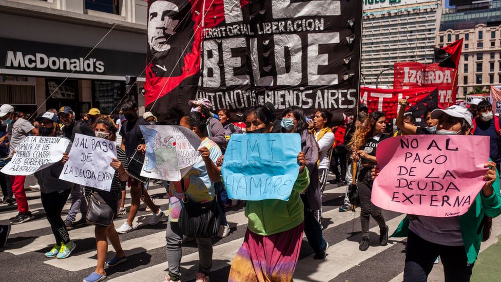 Manifestantes contra el FMI en Buenos Aires.
