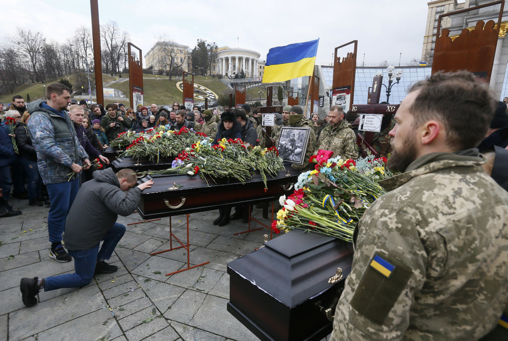 Ucranianos lloran la pérdida de varios de sus soldados