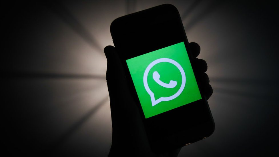 WhatsApp: cómo poner el modo oscuro cuando usas la aplicación en la web  (aunque esa opción aún no "exista" oficialmente) - BBC News Mundo