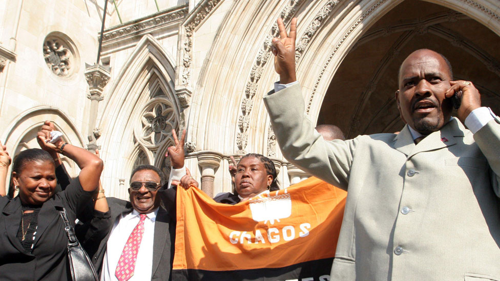 Representantes de las Islas Chagos frente a un tribunal en Londres