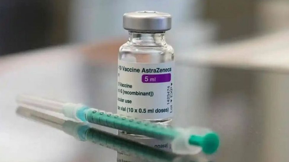 AstraZeneca aşısının güvenli olduğunda ısrarlı, vakaların normal düzeyin bile altında olduğunu söylüyor