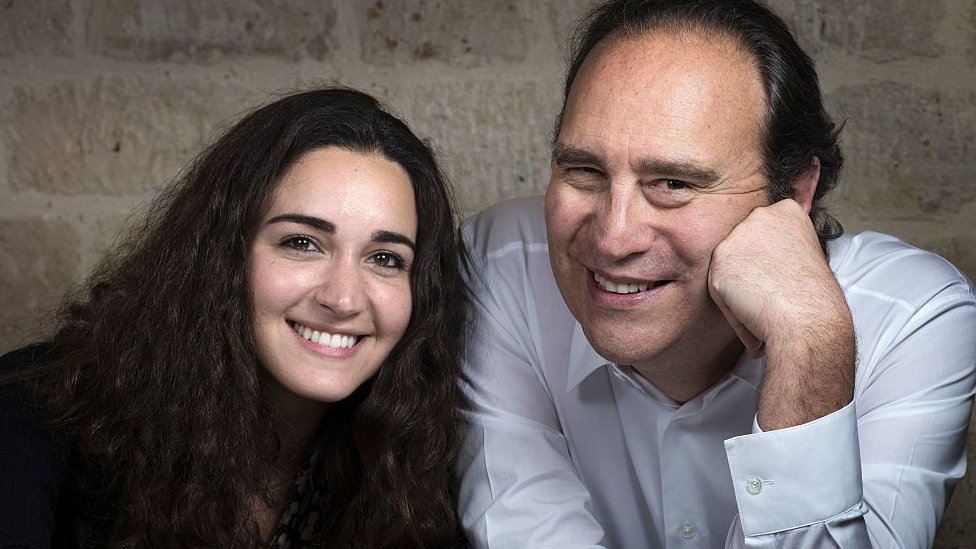 Roxane Varza. y Xavier Niel