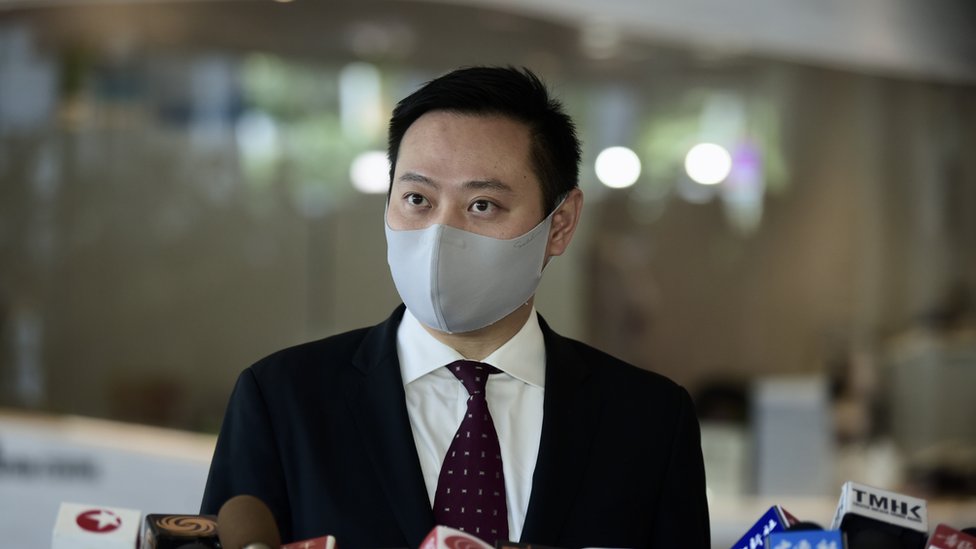 徐英偉成為新冠肺炎疫情在香港爆發後，辭任公職的最高級官員。