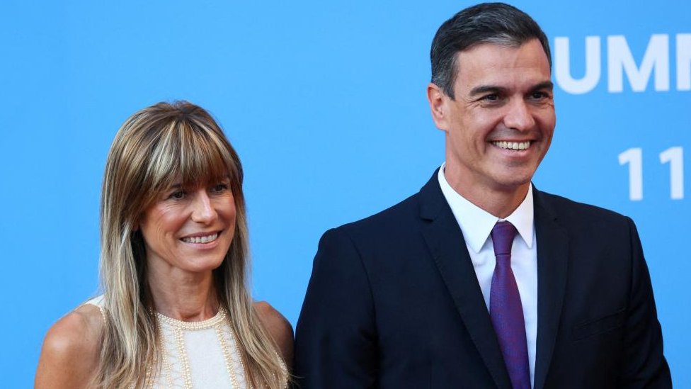 Spains PM Pedro Sánchez halts public duties as wife faces inquiry