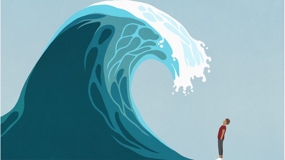 Ilustración de un hombre mirando una ola que viene hacia él.