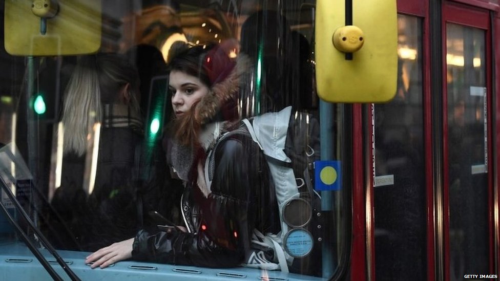 Пассажир в автобусе в Лондоне