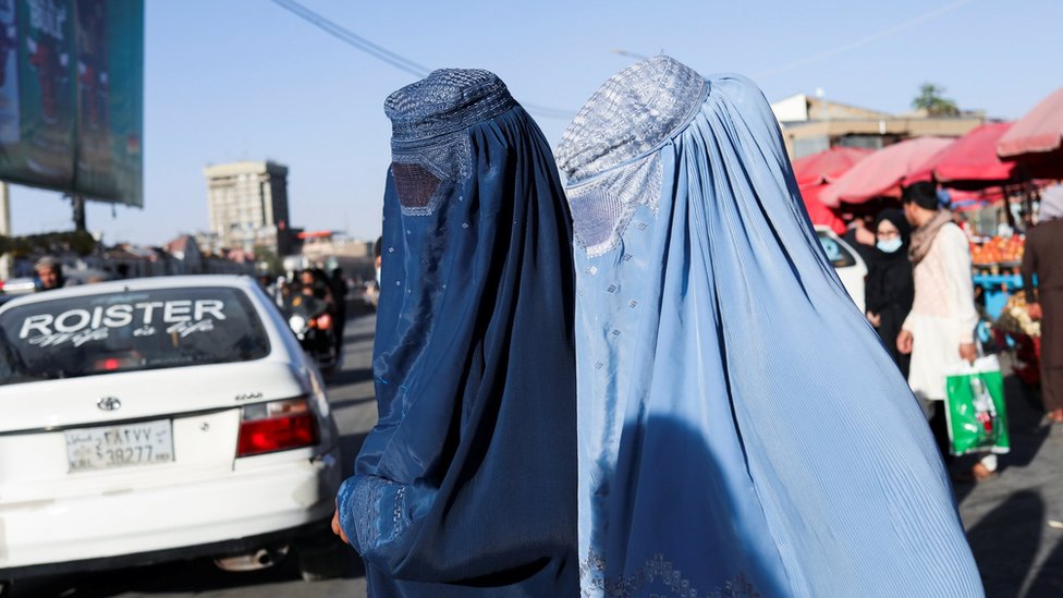 Mujeres vistiendo burkas en Kabul.