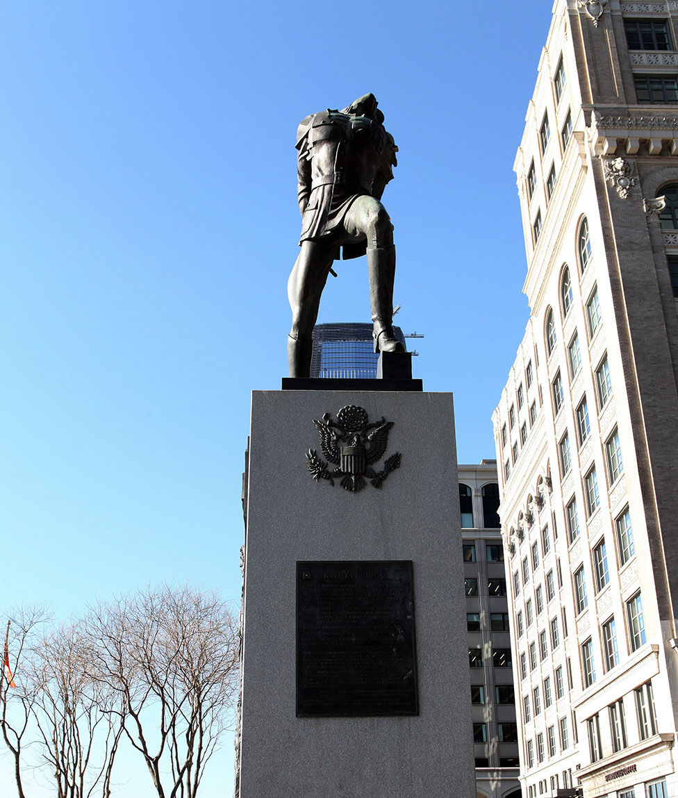 Memorial en honor a las víctimas de Katyn en Jersey City, New Jersey