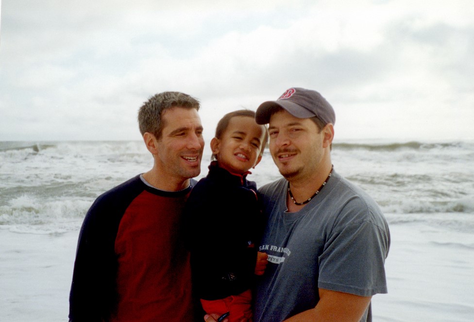 Danny, Kevin y Pete en la playa en 2002.