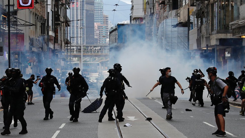 Столкновение полиции с протестующими в Гонконге