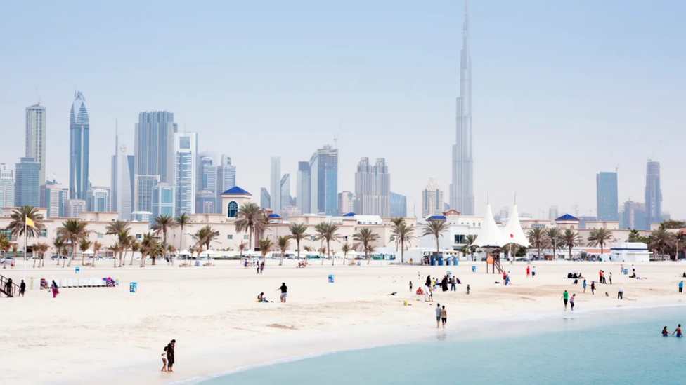 ستجد المسافرات المنفردات بشكل عام بيئة آمنة في جميع أنحاء دولة الإمارات العربية المتحدة