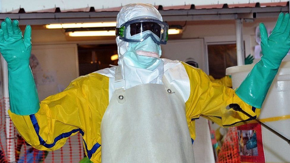 Ya se realizan esfuerzos para asegurar vacunas en Guinea. Personal de salud