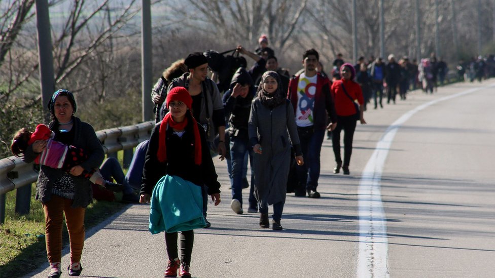 Мигранты и беженцы приближаются к границе Македонии с Грецией (22 февраля)