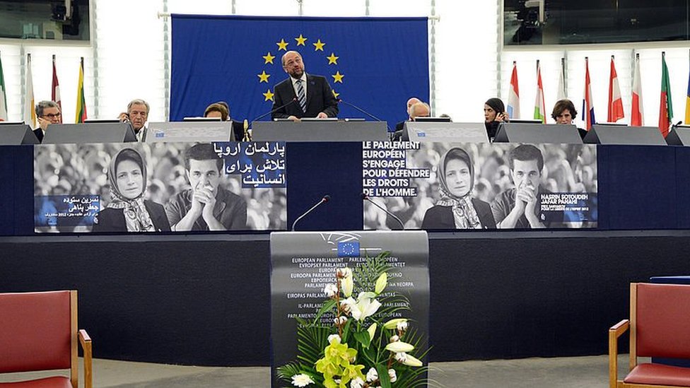 مارتن شولز خلال حفل منح جائزة ساخاروف لحرية الفكر بغياب الفائزين الإيرانيين