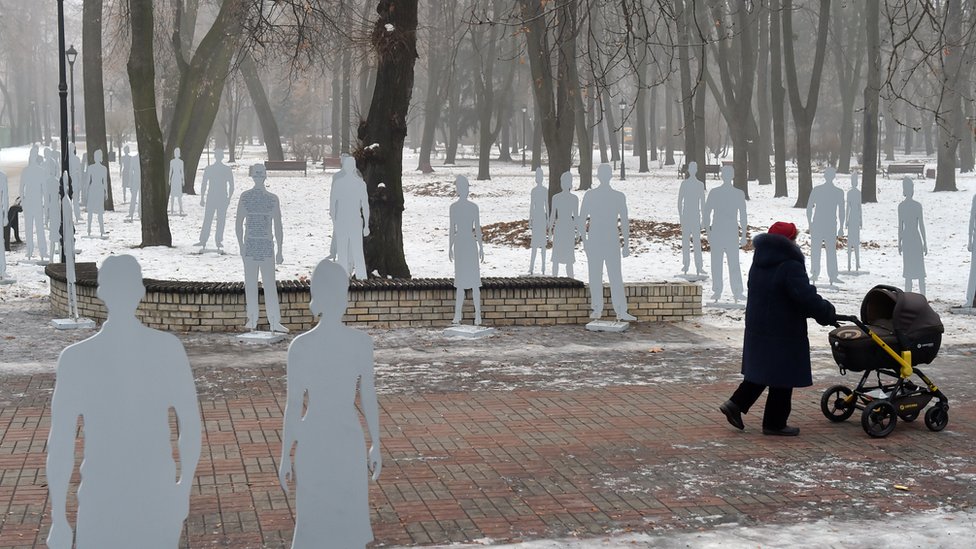 En 2014, en Kiev, capital de Ucrania, se levantó la instalación "Invisibles a simple vista" en honor a las decenas de víctimas de trata oriundas de ese país. C