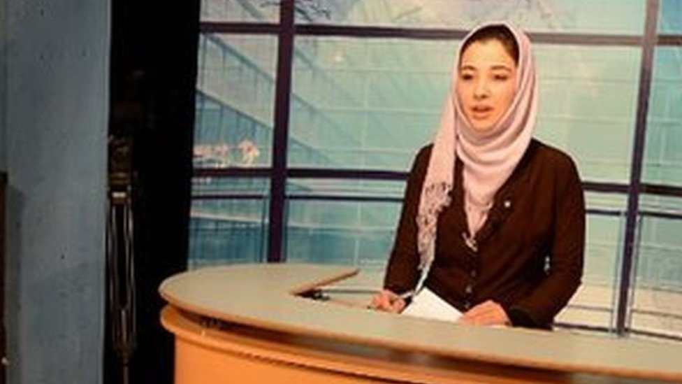 حركة طالبان تُلزم مذيعات التلفزيون الأفغانيات بتغطية وجوههن
