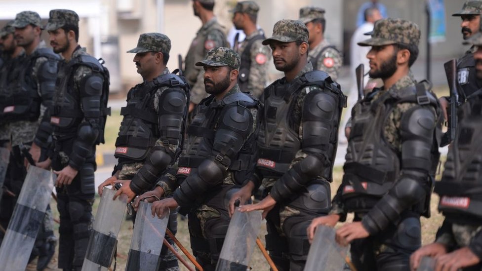 Agentes armados en la salida de la Corte Suprema de Pakistán, en Islamabad.