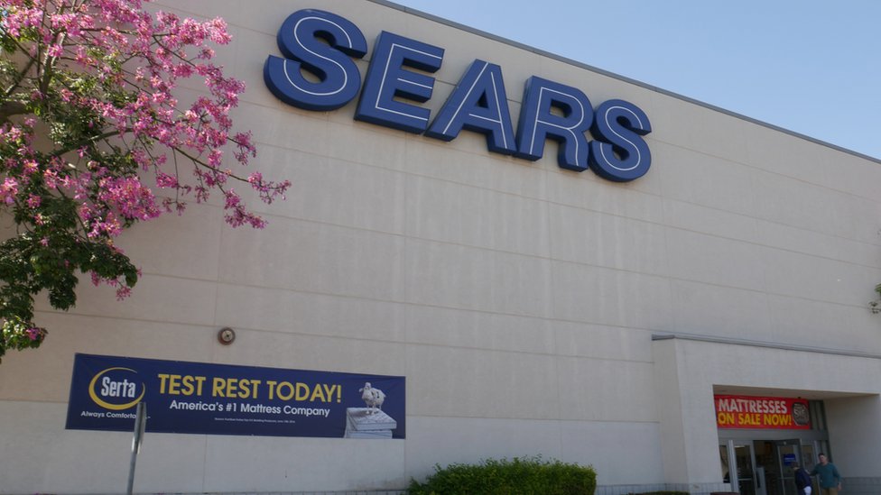 En Estados Unidos, Sears se declaró en bancarrota.