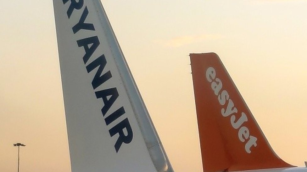 Хвостовые оперения самолетов EasyJet и Ryanair
