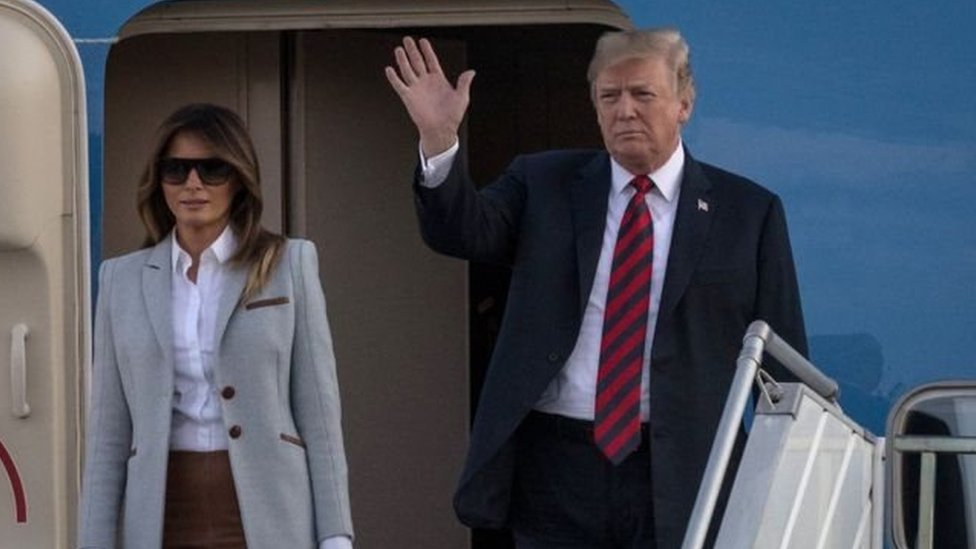 President Trump tiba di Finlandia dengan Ibu Negara Melania Trump.