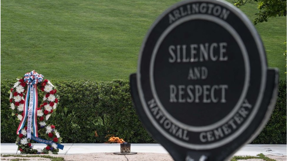 El asesinato de Kennedy sigue siendo un misterio más de 50 años después. tumba de Kennedy