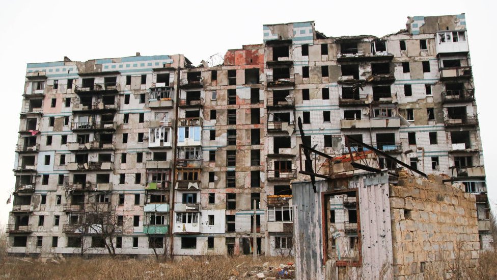 Edificios destruídos cerca del aeropuerto de Donetsk