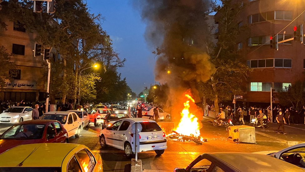 Fotos de una protesta en Teherán.