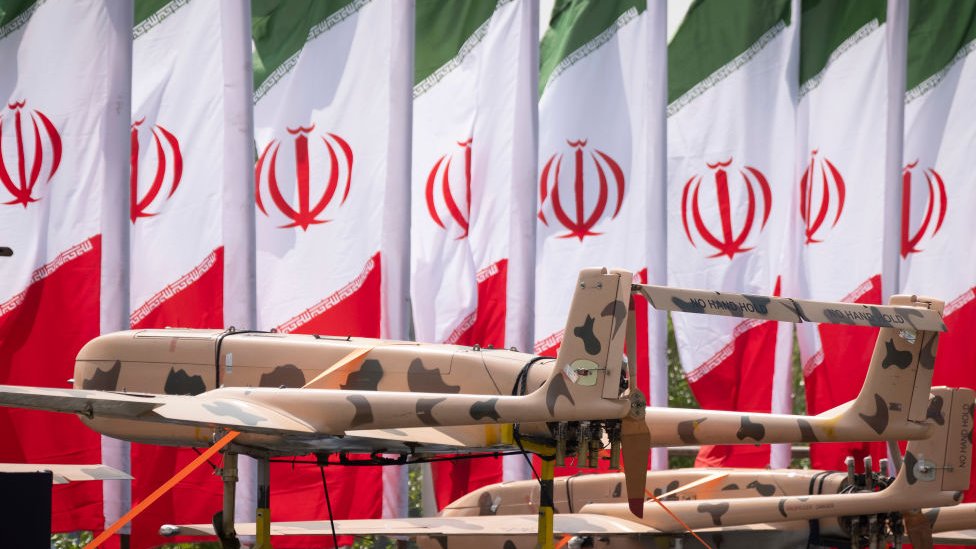 Iran sanctions: US and UK extend measures against Tehran